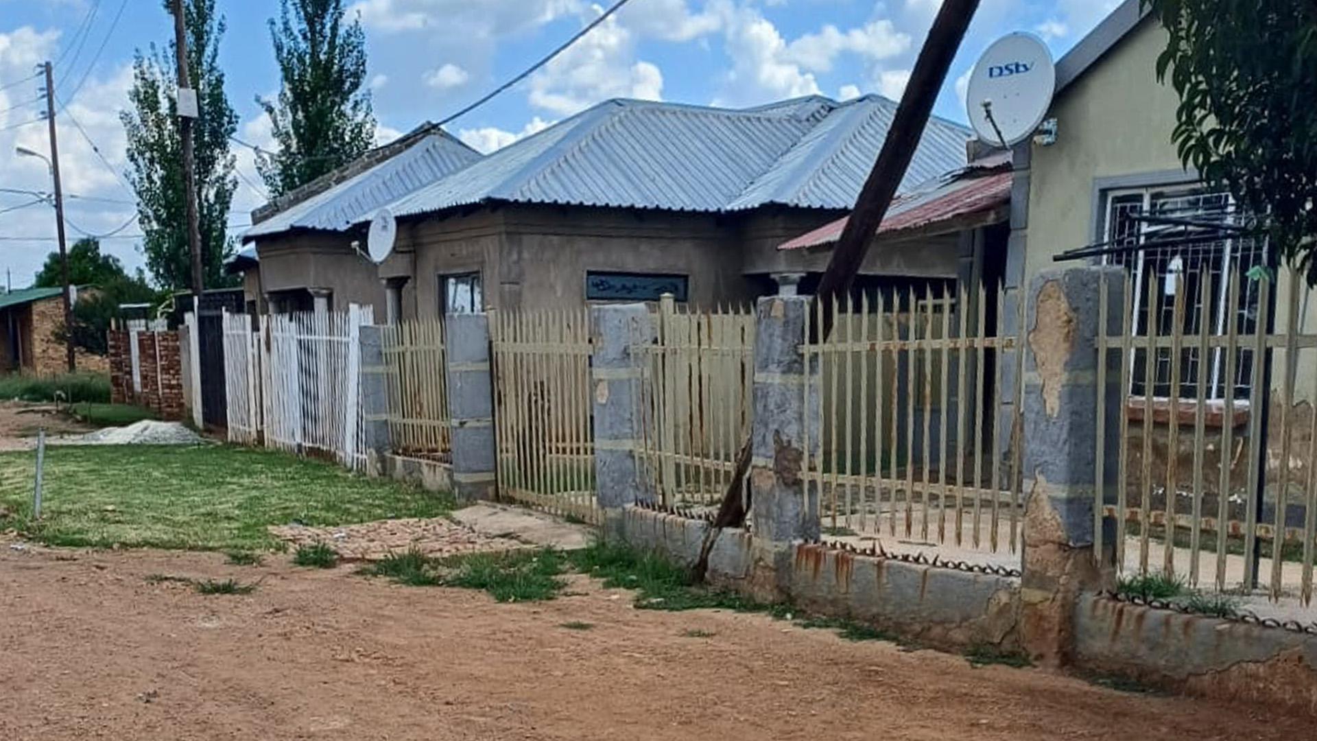 Front View of property in Ikageng