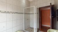 Bathroom 1 - 7 square meters of property in Bezuidenhout Valley