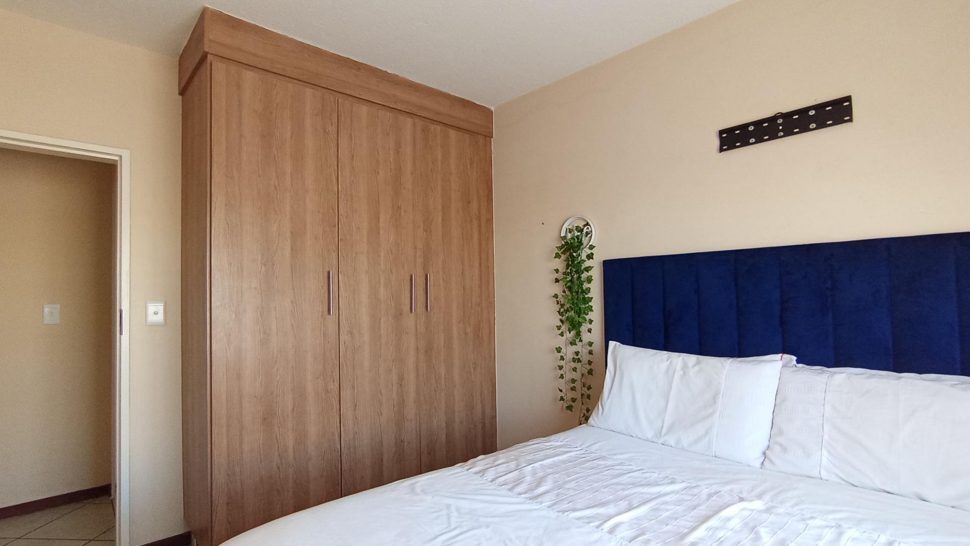 Bed Room 1 - 11 square meters of property in Sagewood