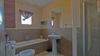 Bathroom 1 - 7 square meters of property in Sagewood