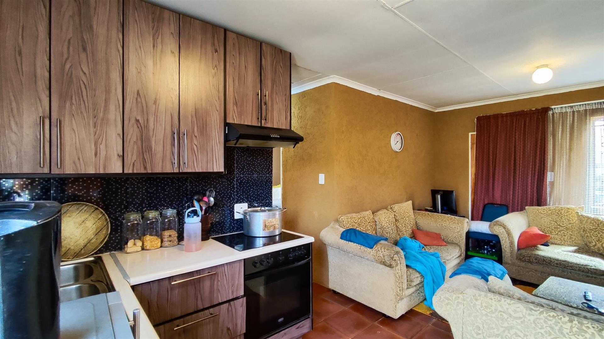 Kitchen - 8 square meters of property in Golden Gardens