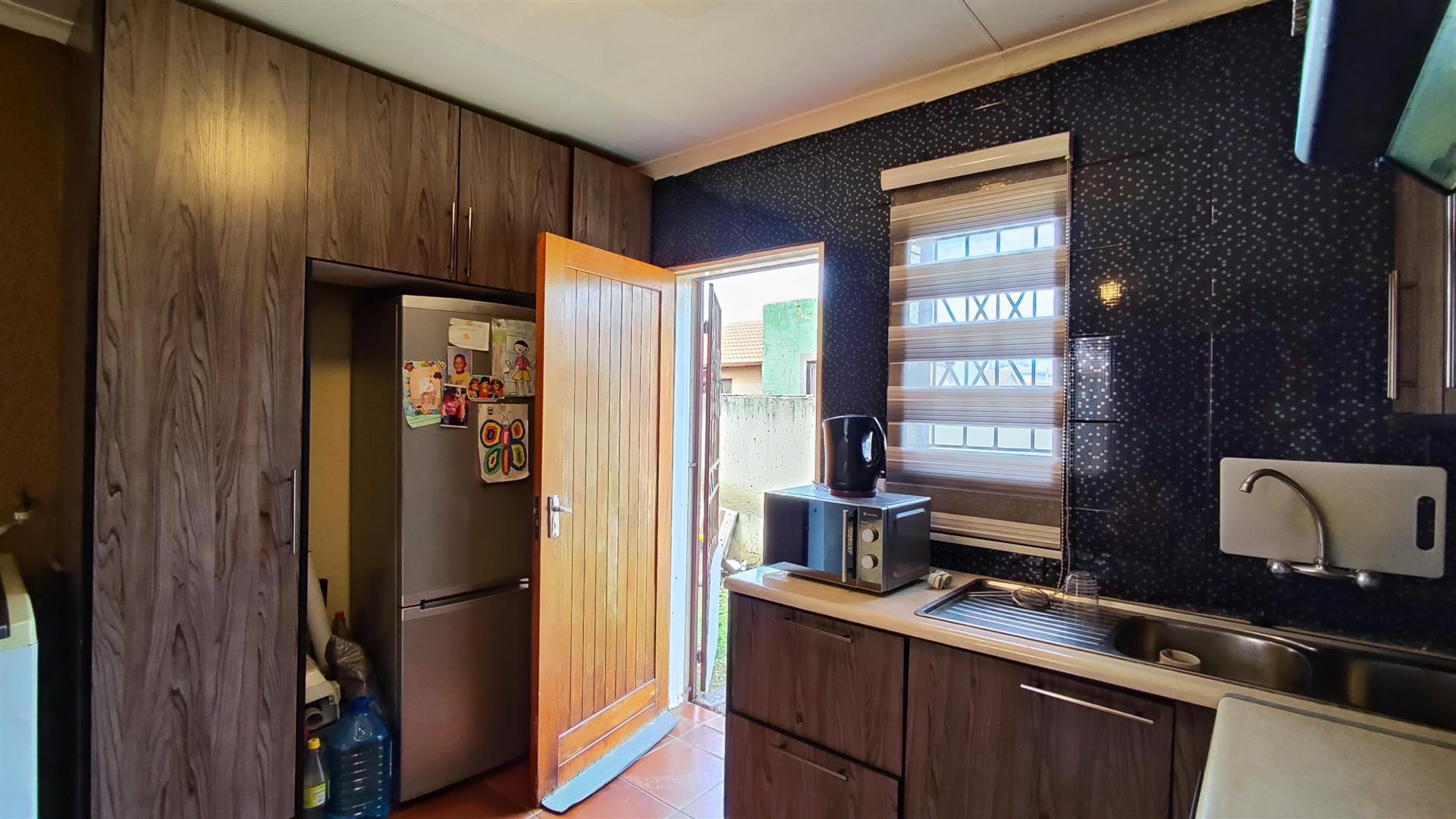 Kitchen - 8 square meters of property in Golden Gardens