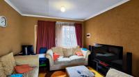 Lounges - 16 square meters of property in Golden Gardens