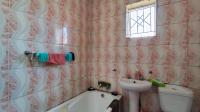Bathroom 1 - 4 square meters of property in Golden Gardens