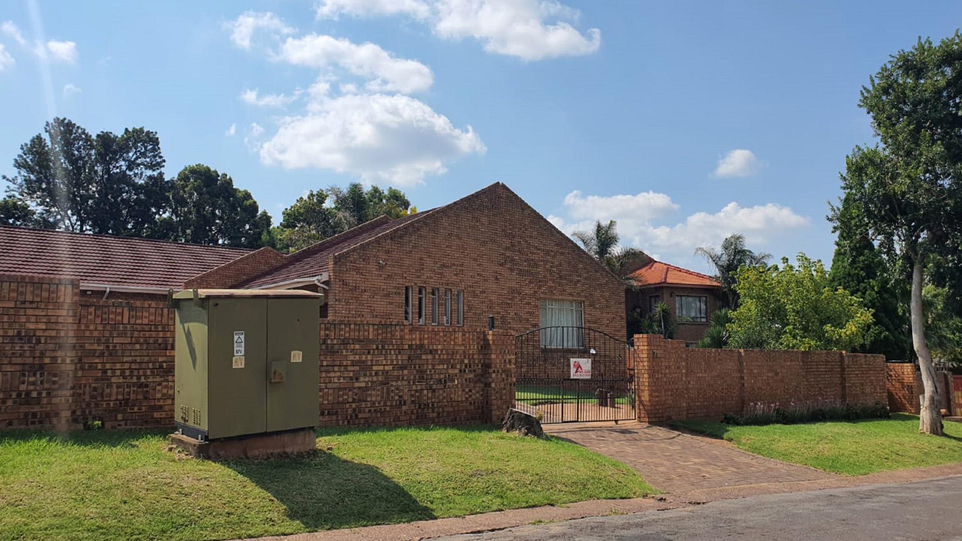 Front View of property in Middelburg - MP