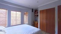 Bed Room 1 - 14 square meters of property in Amandasig