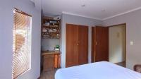 Bed Room 1 - 14 square meters of property in Amandasig