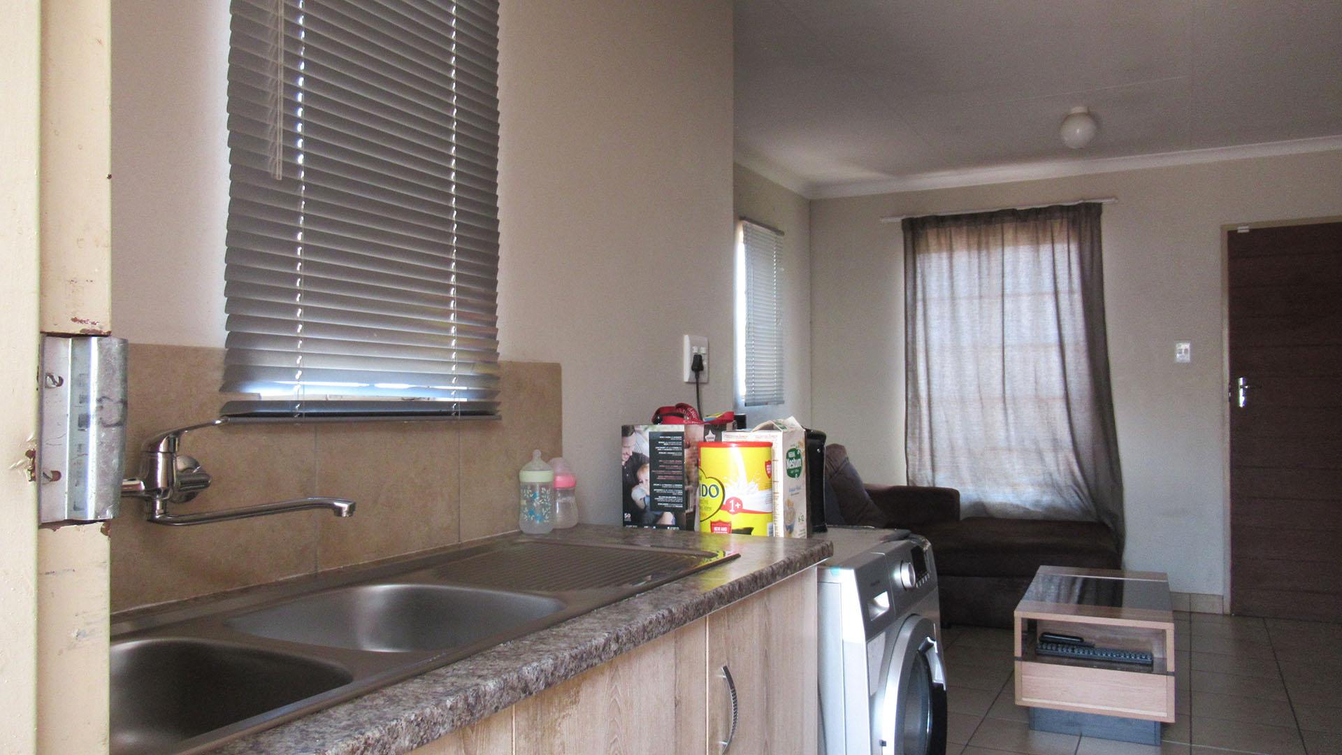 Kitchen - 5 square meters of property in Sky City