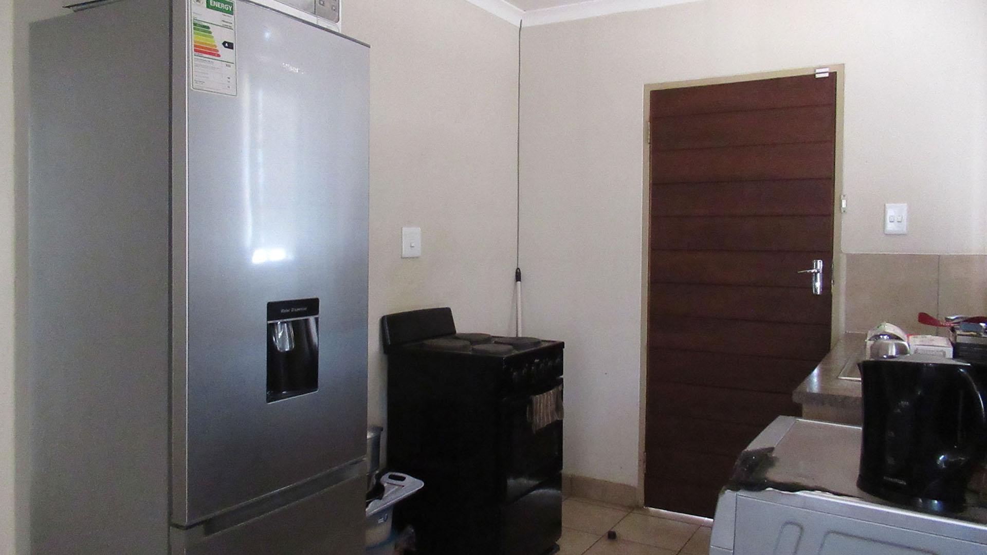 Kitchen - 5 square meters of property in Sky City
