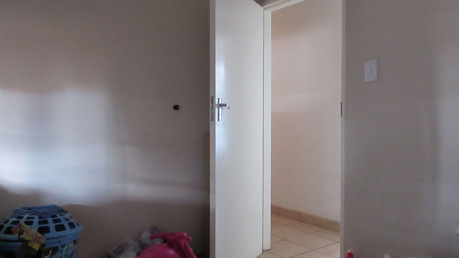 Bed Room 1 - 8 square meters of property in Sky City