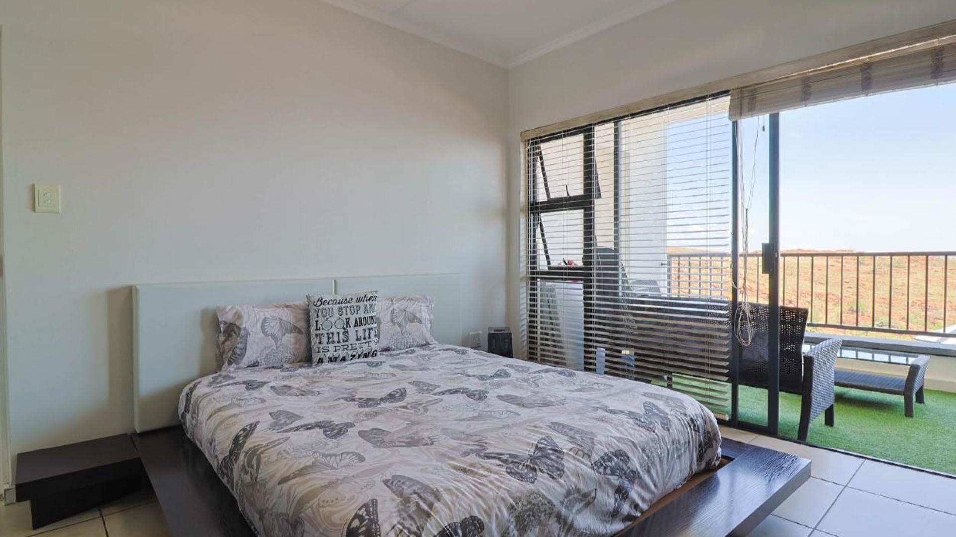 Main Bedroom - 15 square meters of property in Oakdene