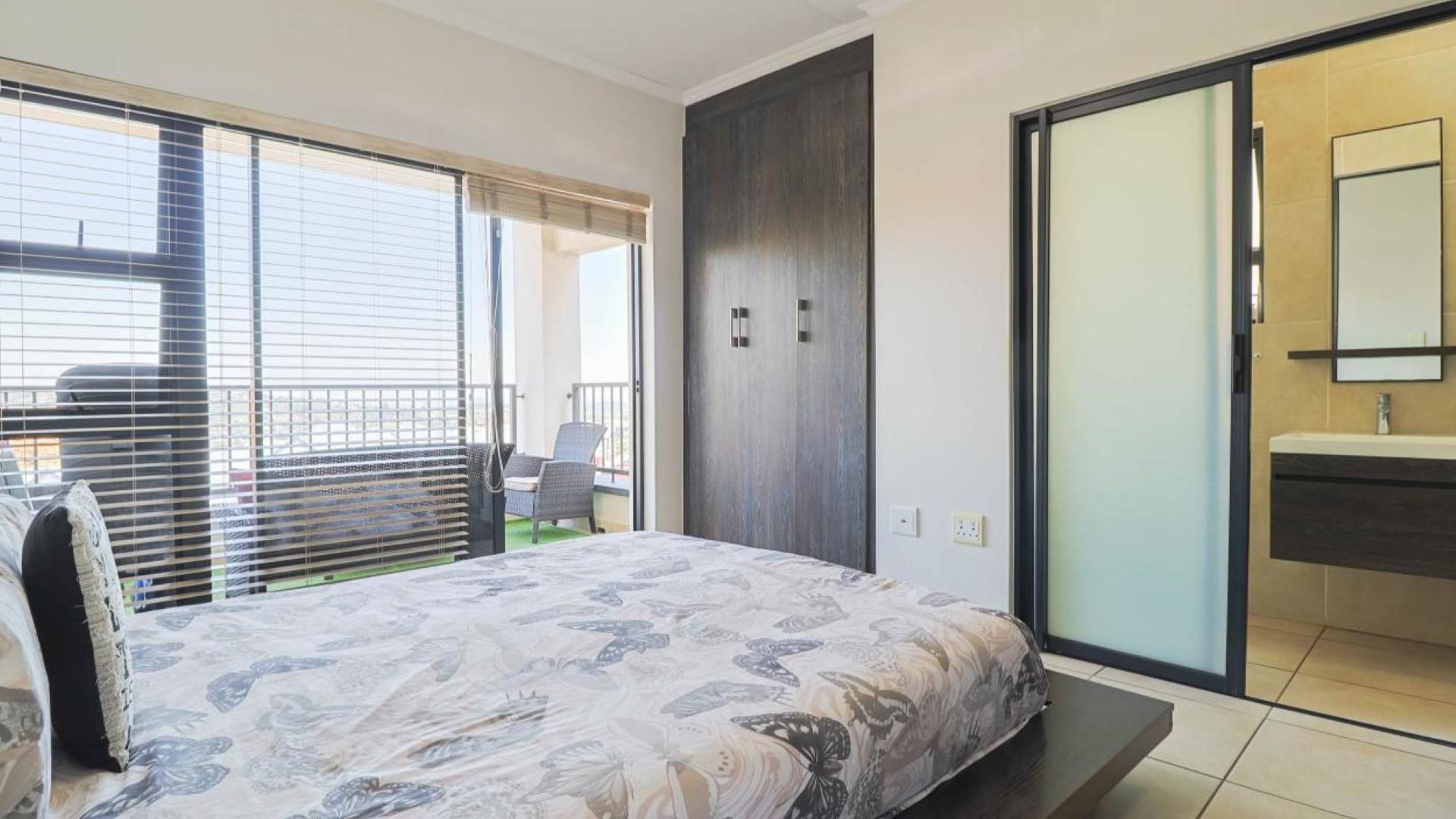 Main Bedroom - 15 square meters of property in Oakdene