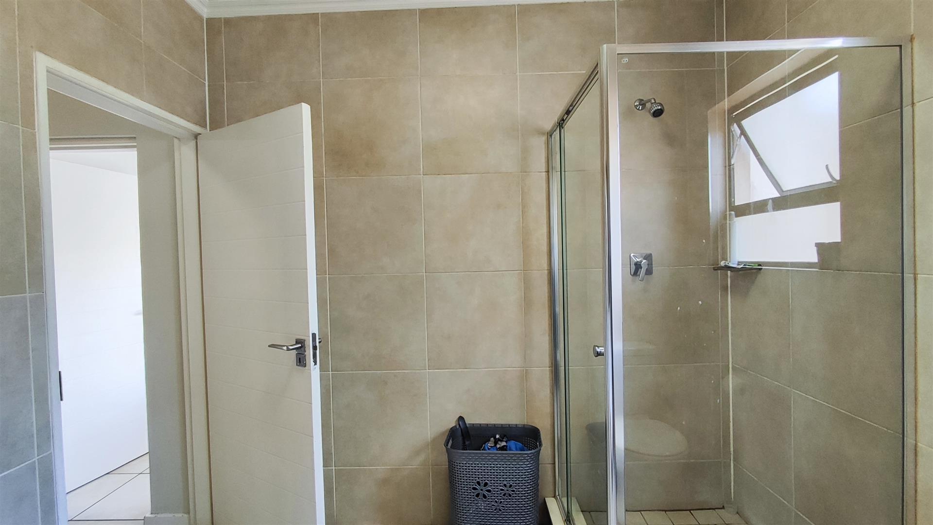 Bathroom 1 - 9 square meters of property in Oakdene