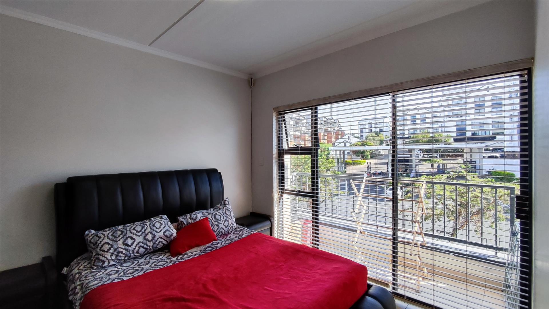 Bed Room 1 - 11 square meters of property in Oakdene