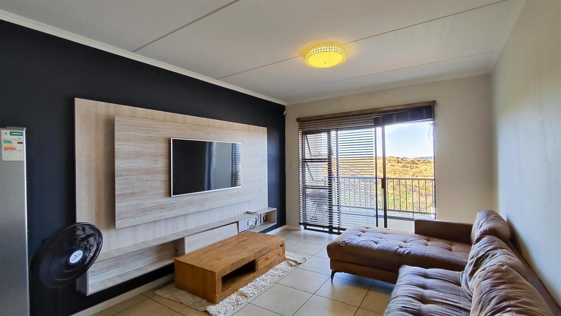 Lounges - 17 square meters of property in Oakdene