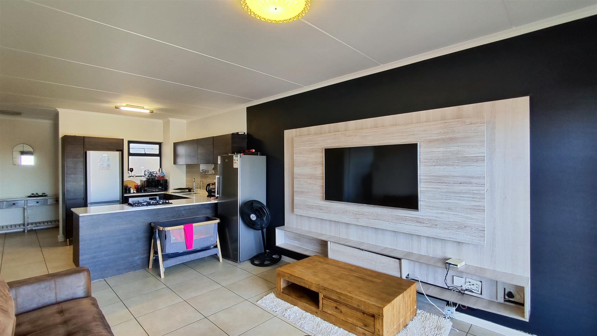 Lounges - 17 square meters of property in Oakdene