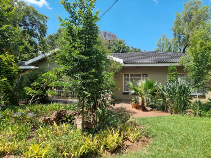 4 Bedroom House to Rent in Rustenburg - Property to rent - MR613819