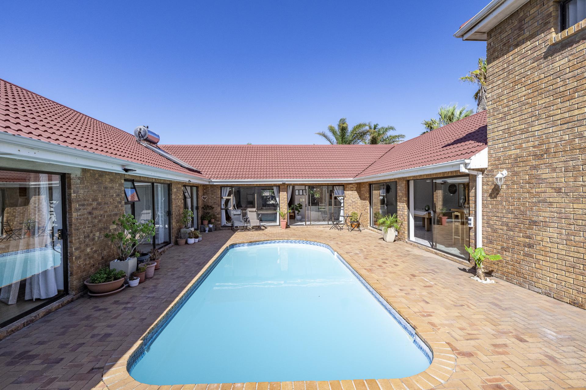 5 Bedroom House for Sale For Sale in Kleinbosch MR613844