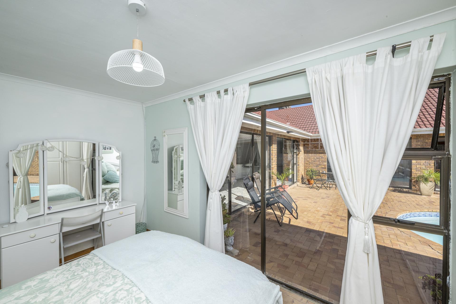 5 Bedroom House for Sale For Sale in Kleinbosch MR613844