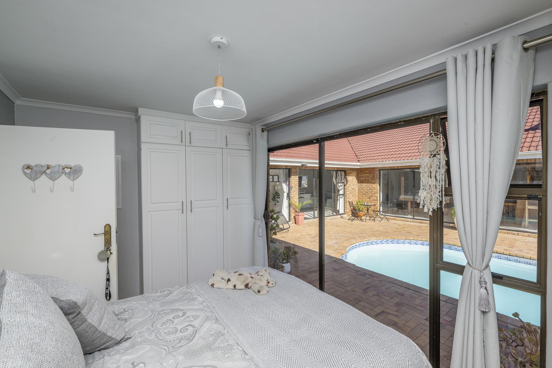 5 Bedroom House for Sale For Sale in Kleinbosch MR613844