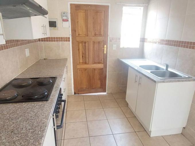 2 Bedroom Simplex for Sale For Sale in Olievenhoutbos - MR613853