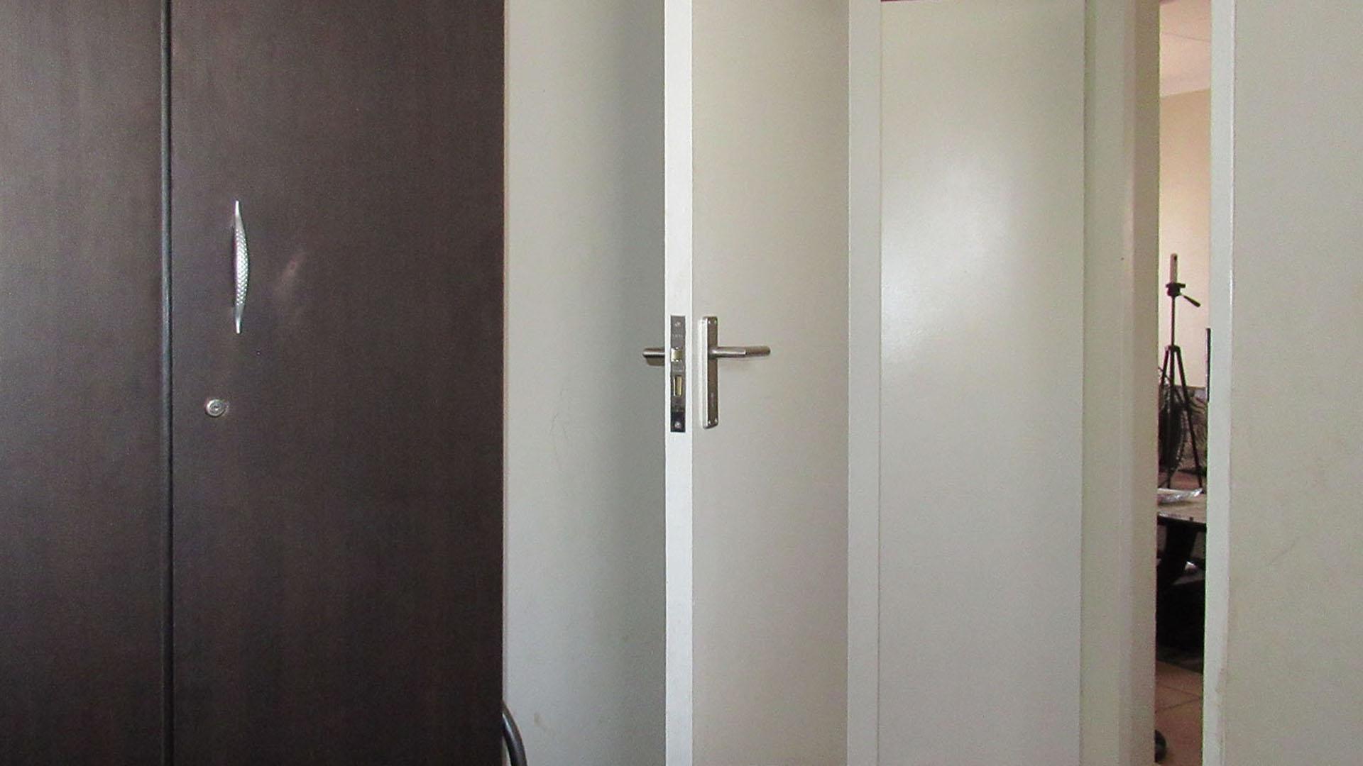 Bed Room 2 - 6 square meters of property in Palm Ridge