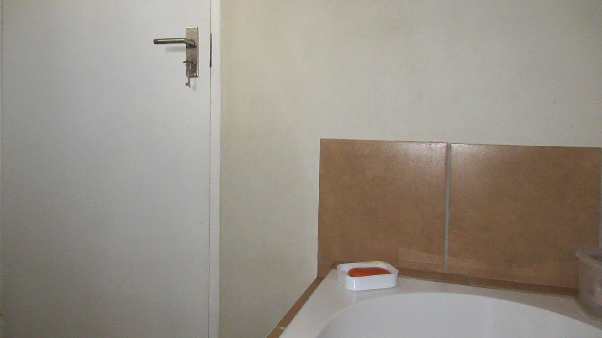 Bathroom 1 - 3 square meters of property in Palm Ridge