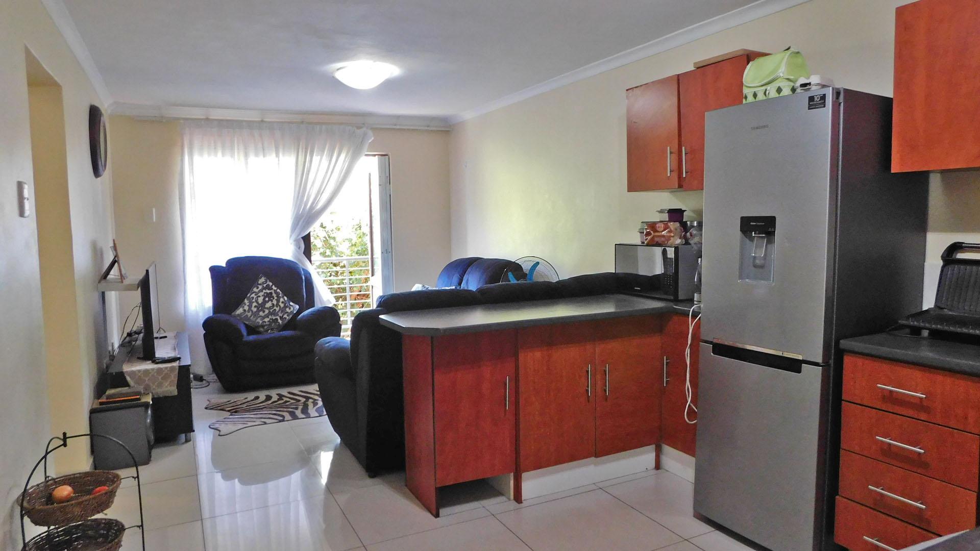 Kitchen - 12 square meters of property in Montclair (Dbn)