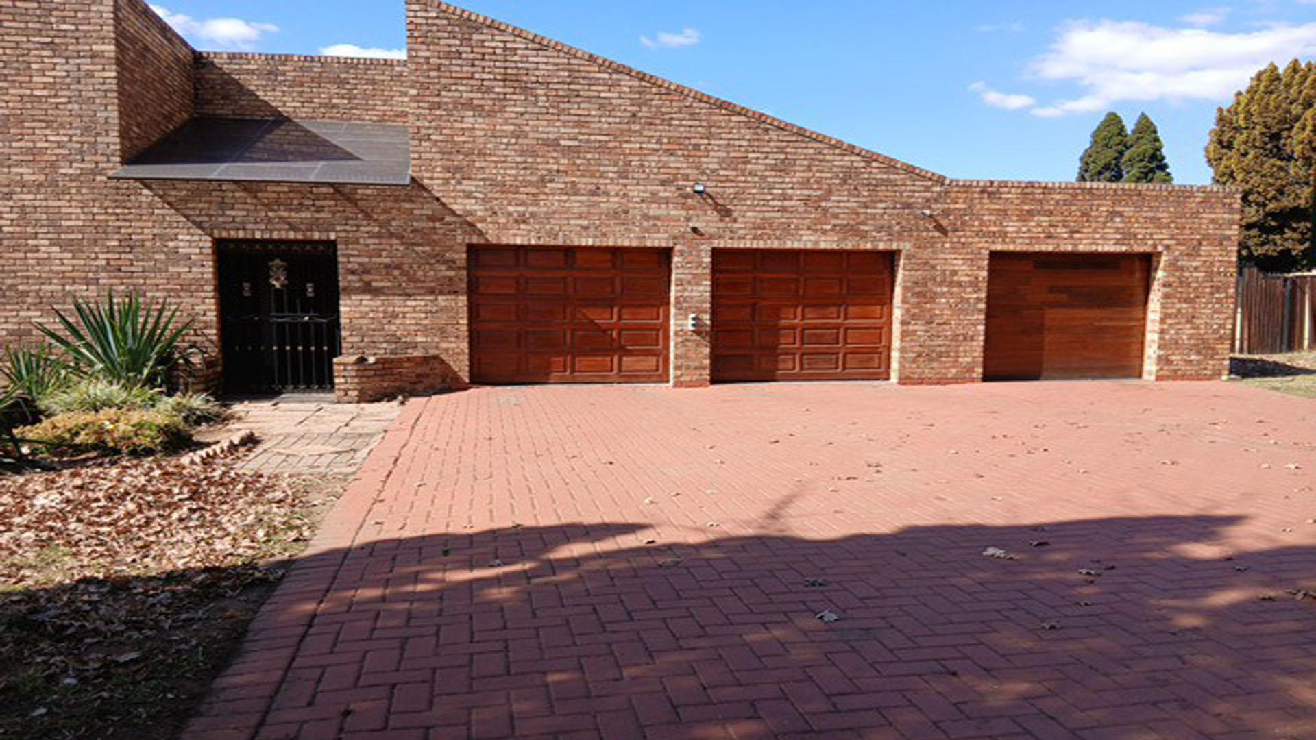 Front View of property in Vaalpark