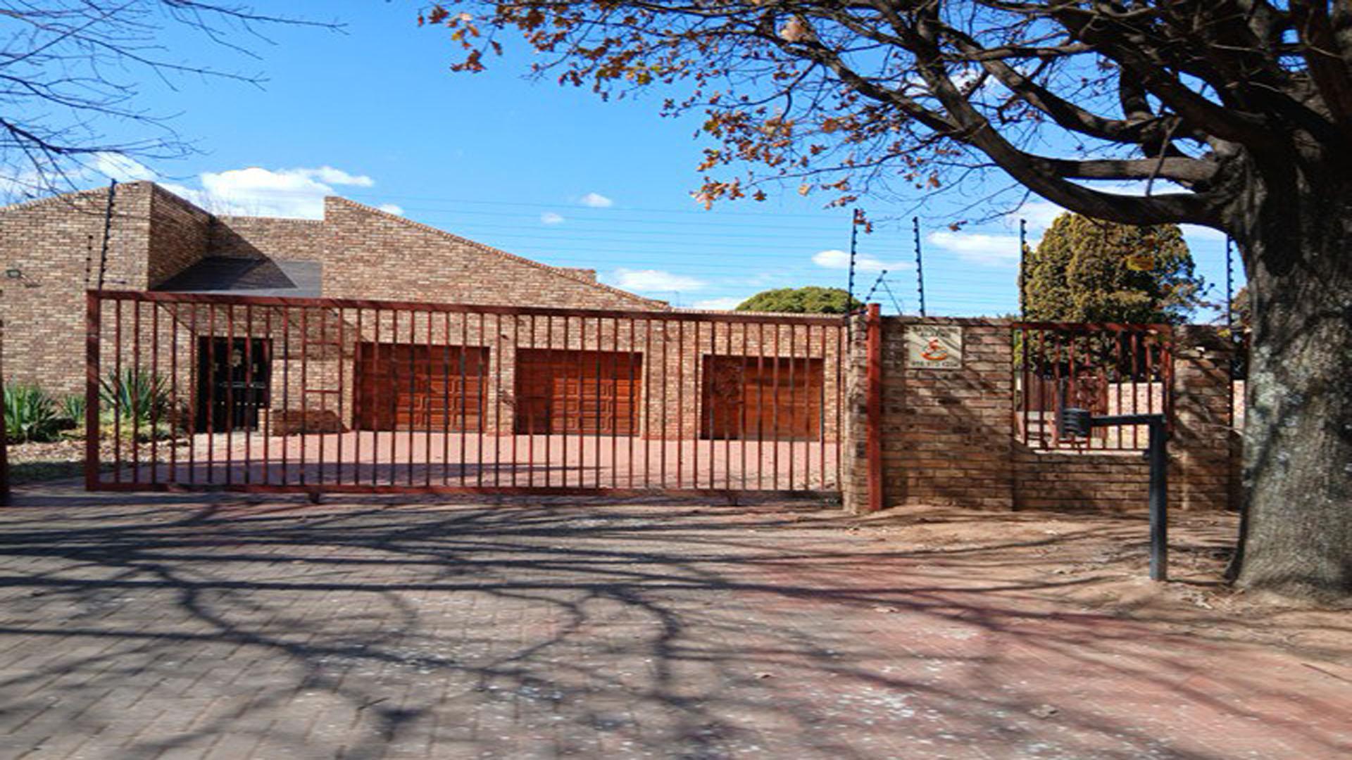 Front View of property in Vaalpark