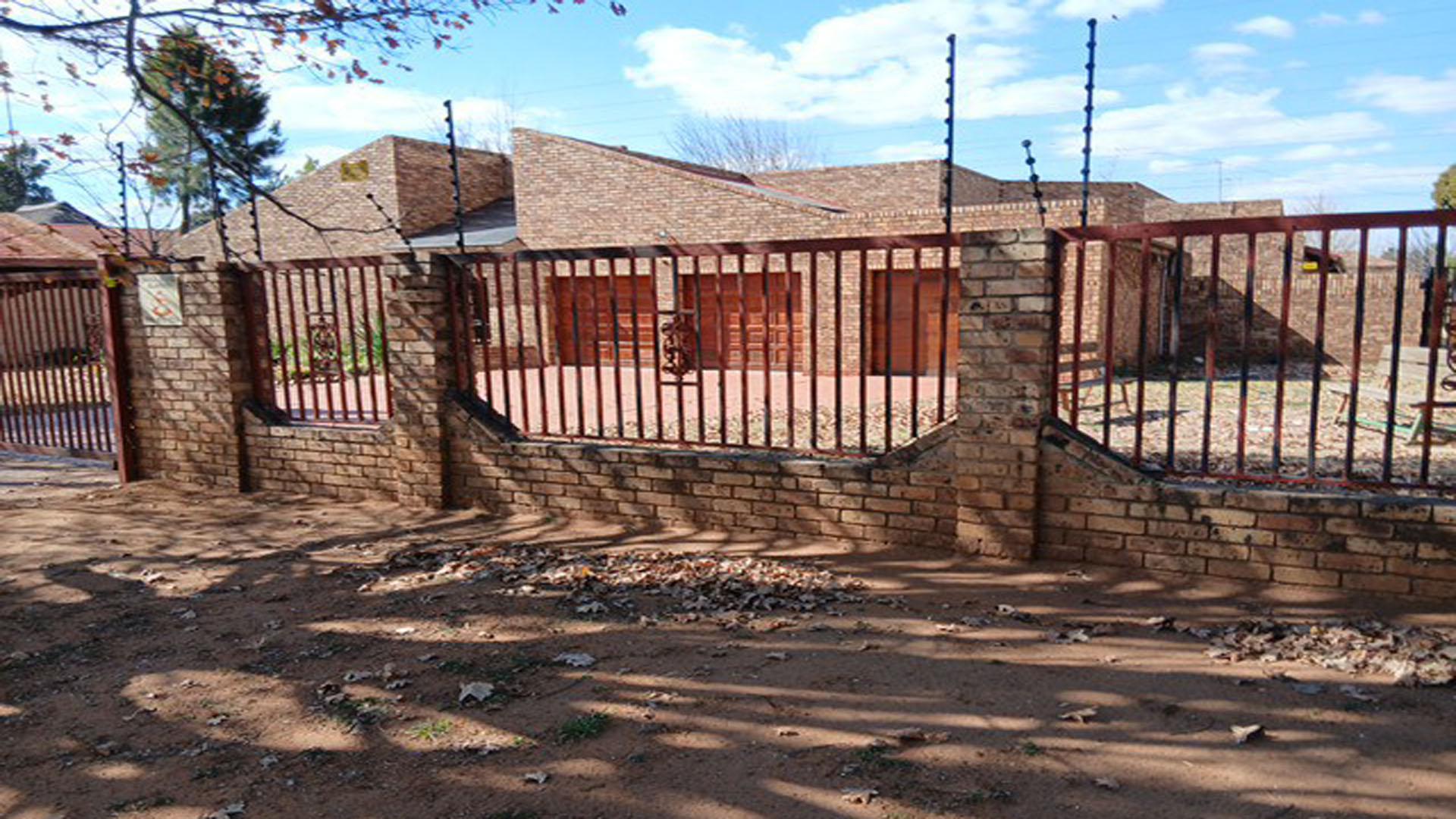 Front View of property in Vaalpark
