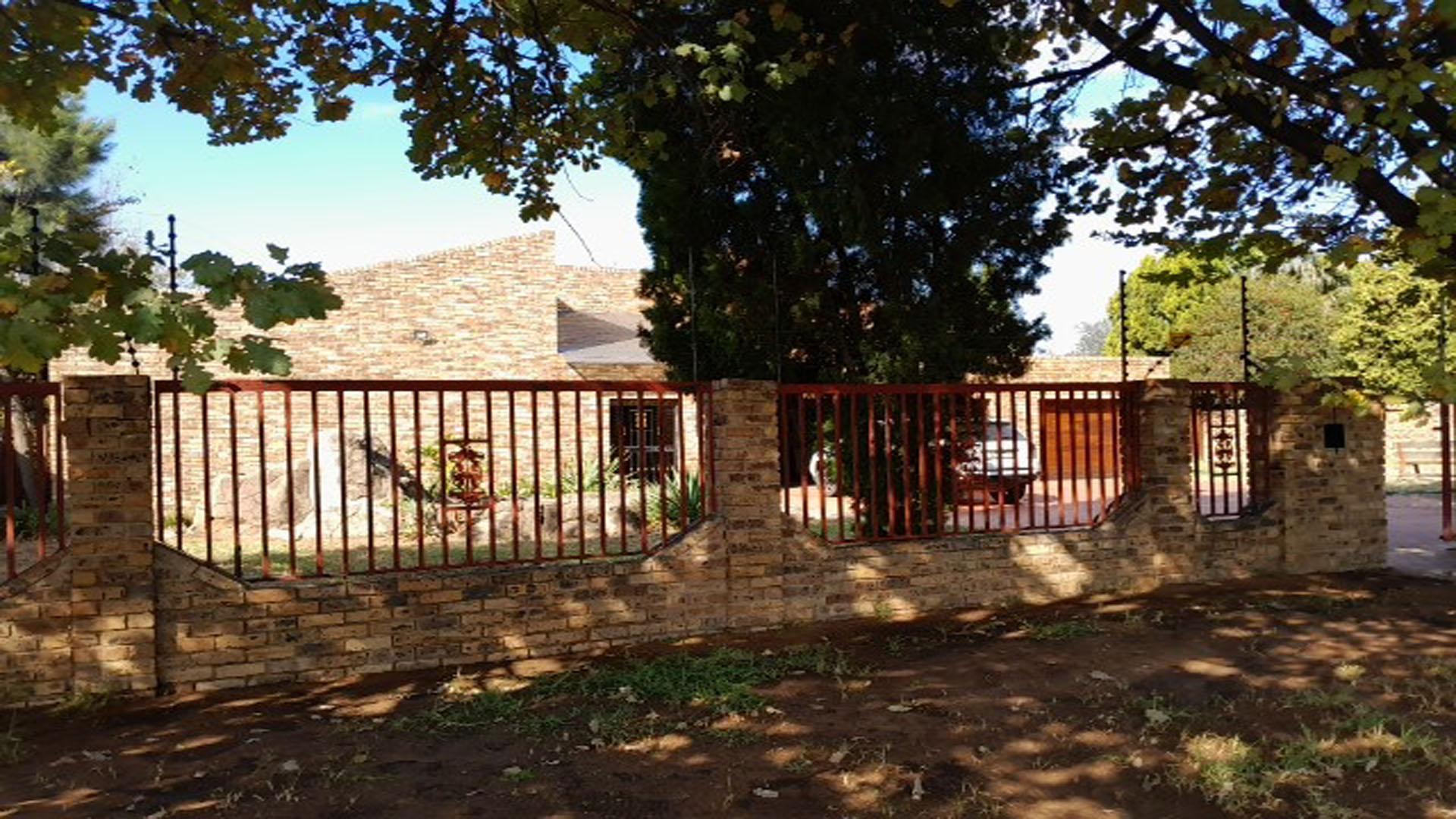 Front View of property in Vaalpark