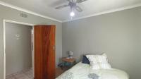 Bed Room 1 - 13 square meters of property in Visagiepark