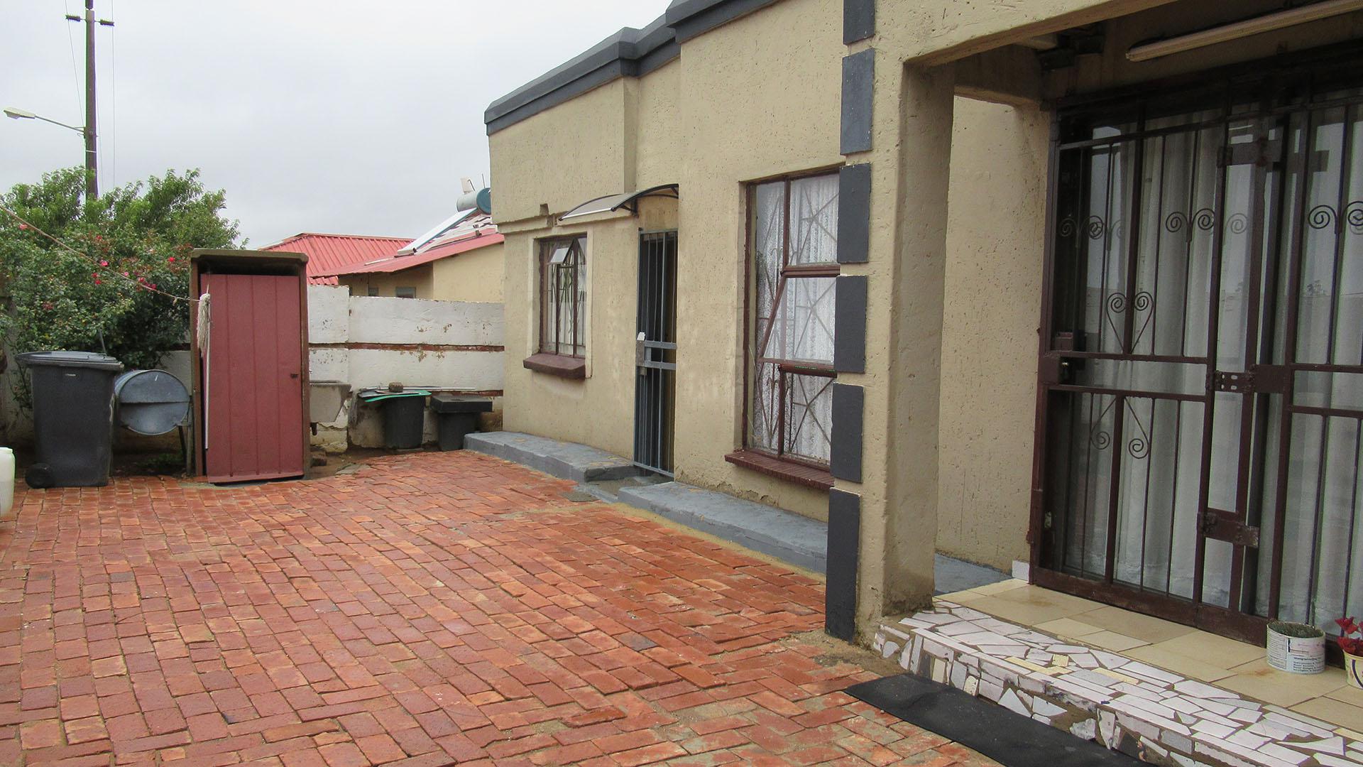 Front View of property in Vlakfontein