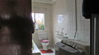 Bathroom 1 - 8 square meters of property in Vlakfontein