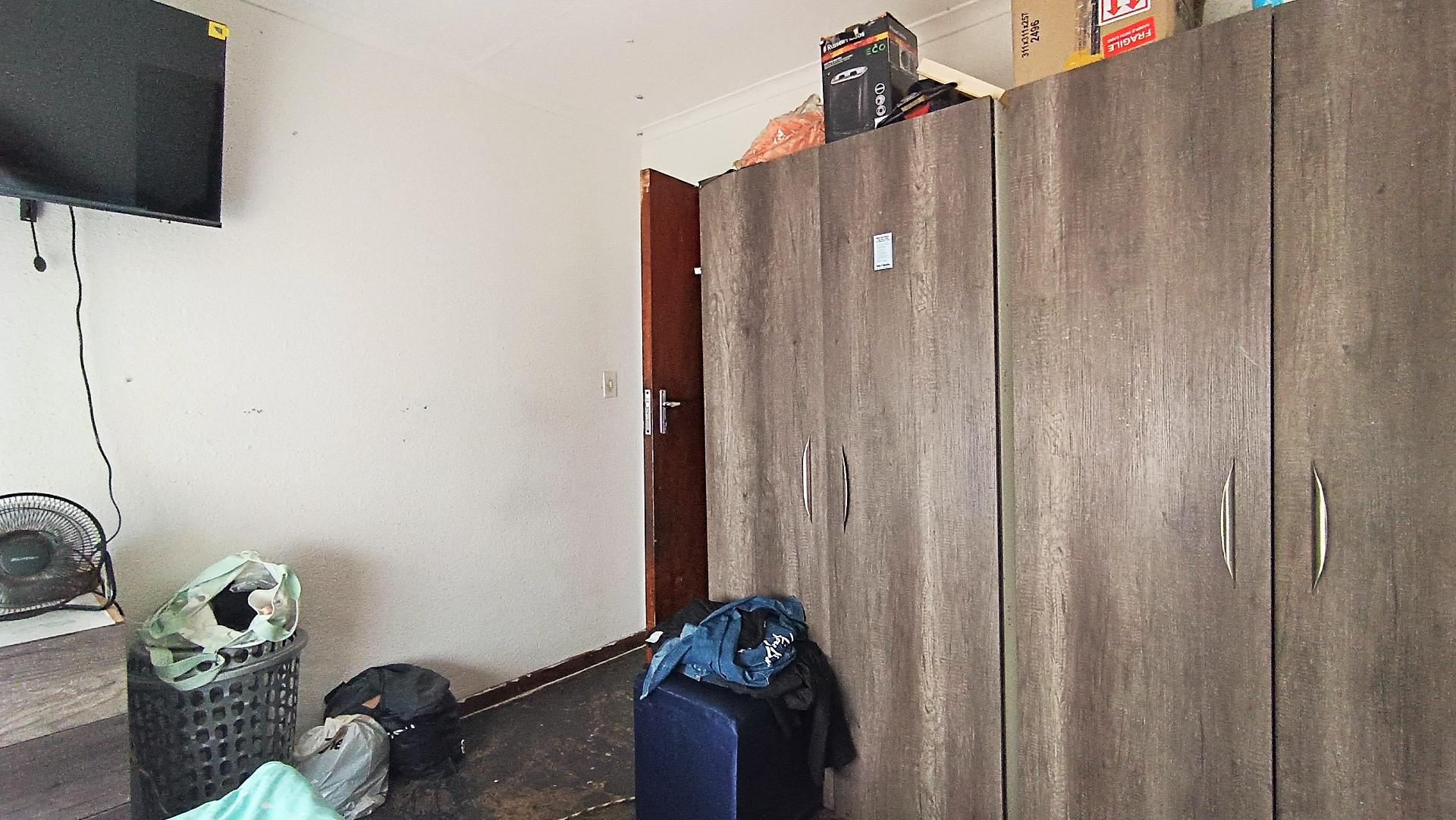 Bed Room 1 - 12 square meters of property in Primrose Park