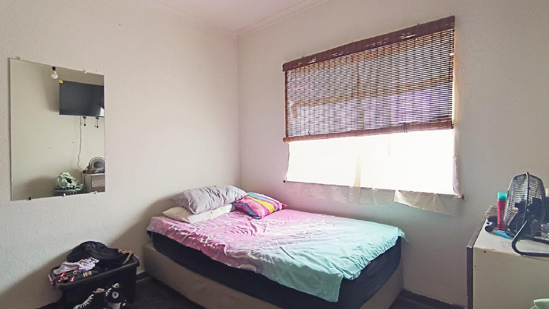 Bed Room 1 - 12 square meters of property in Primrose Park