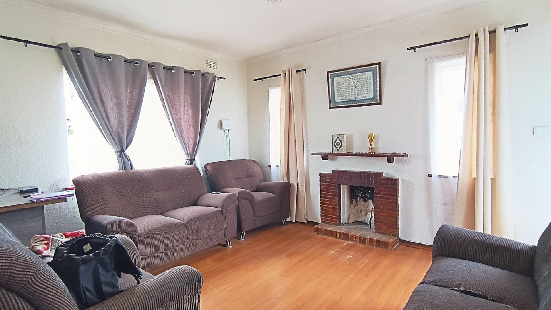 Lounges - 19 square meters of property in Primrose Park