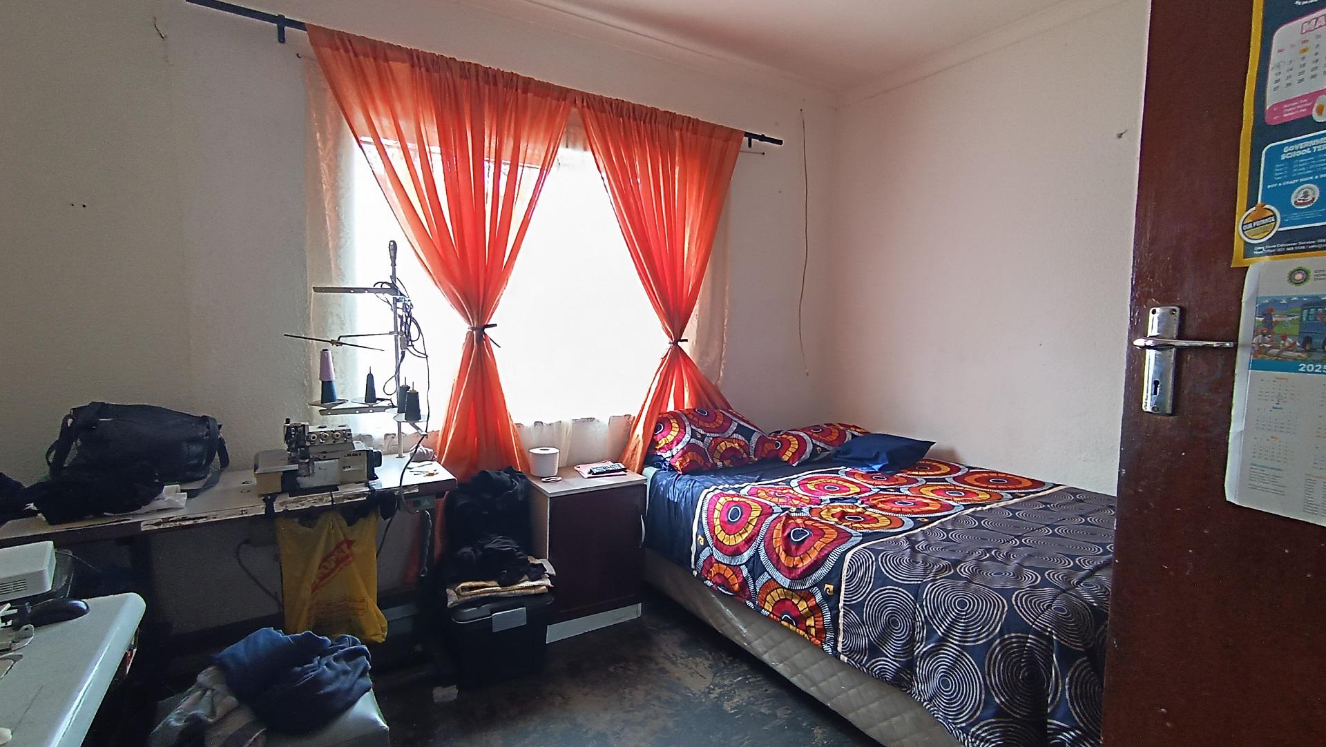 Bed Room 3 - 15 square meters of property in Primrose Park