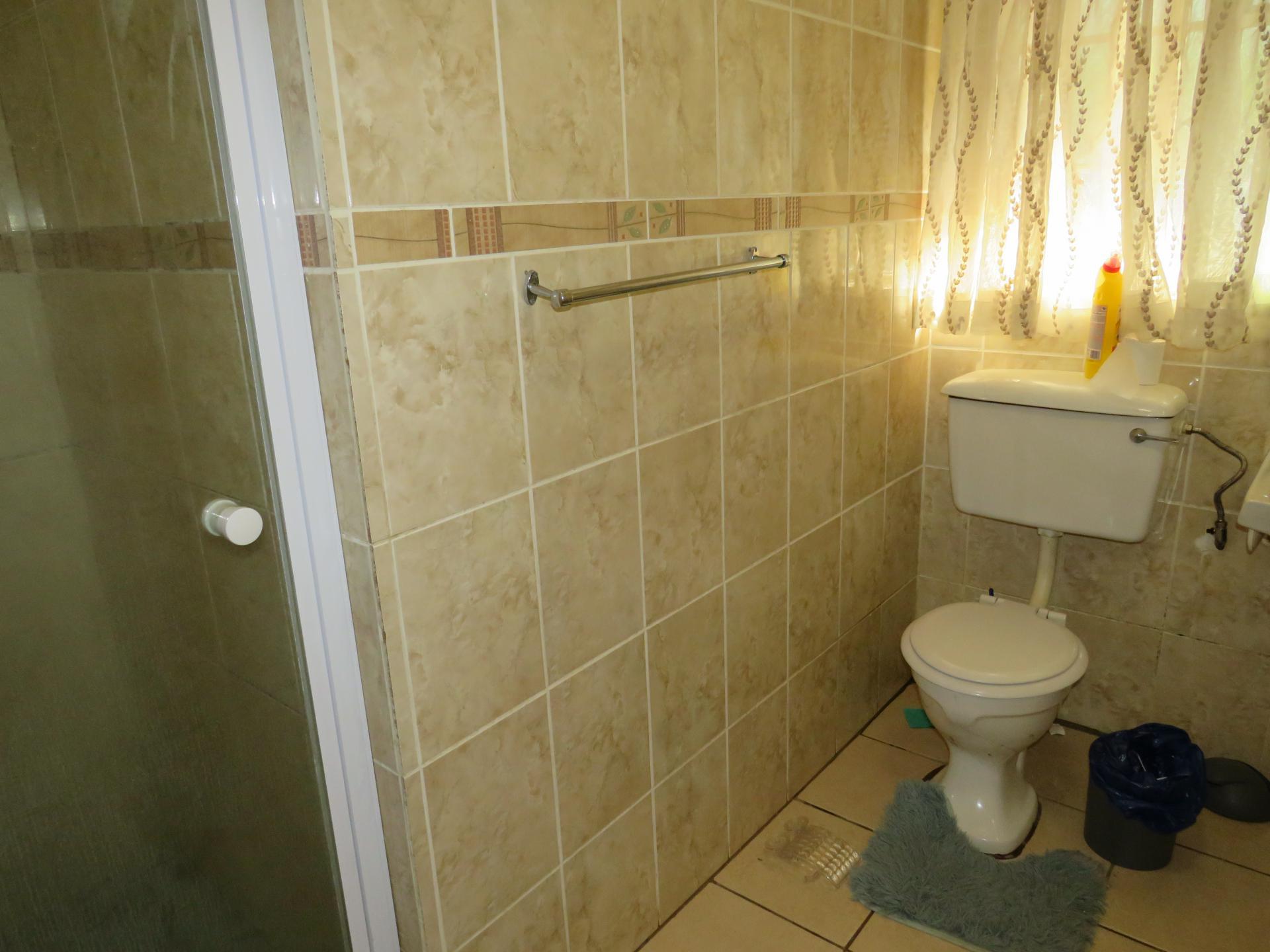 Bathroom 1 of property in Lephalale (Ellisras)