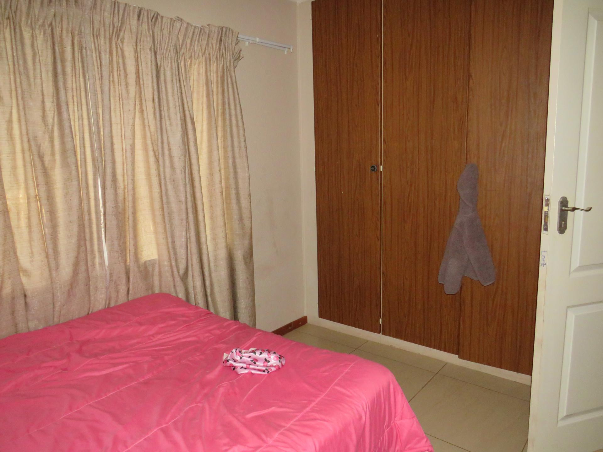 Bed Room 1 of property in Lephalale (Ellisras)