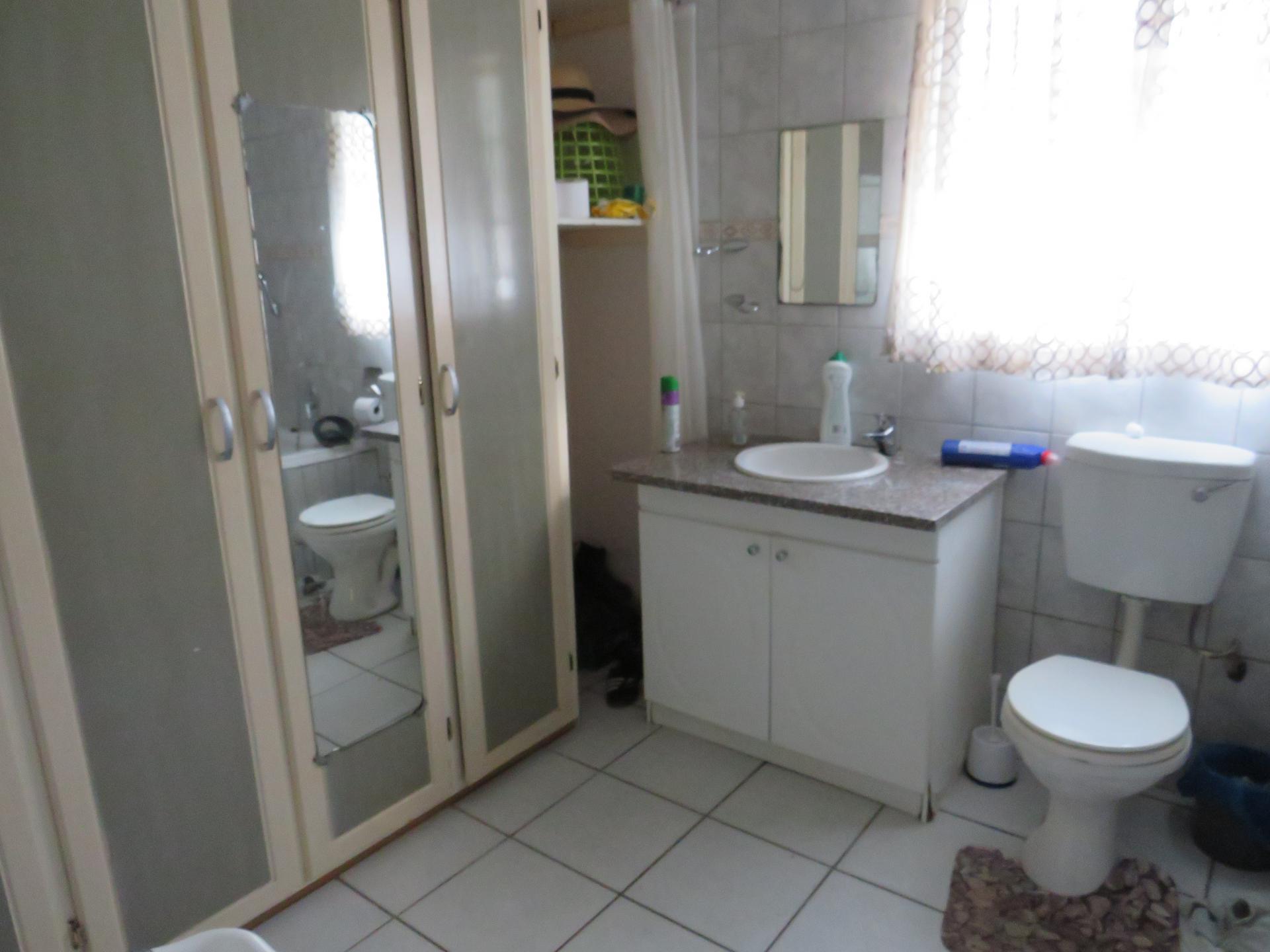 Main Bathroom of property in Lephalale (Ellisras)