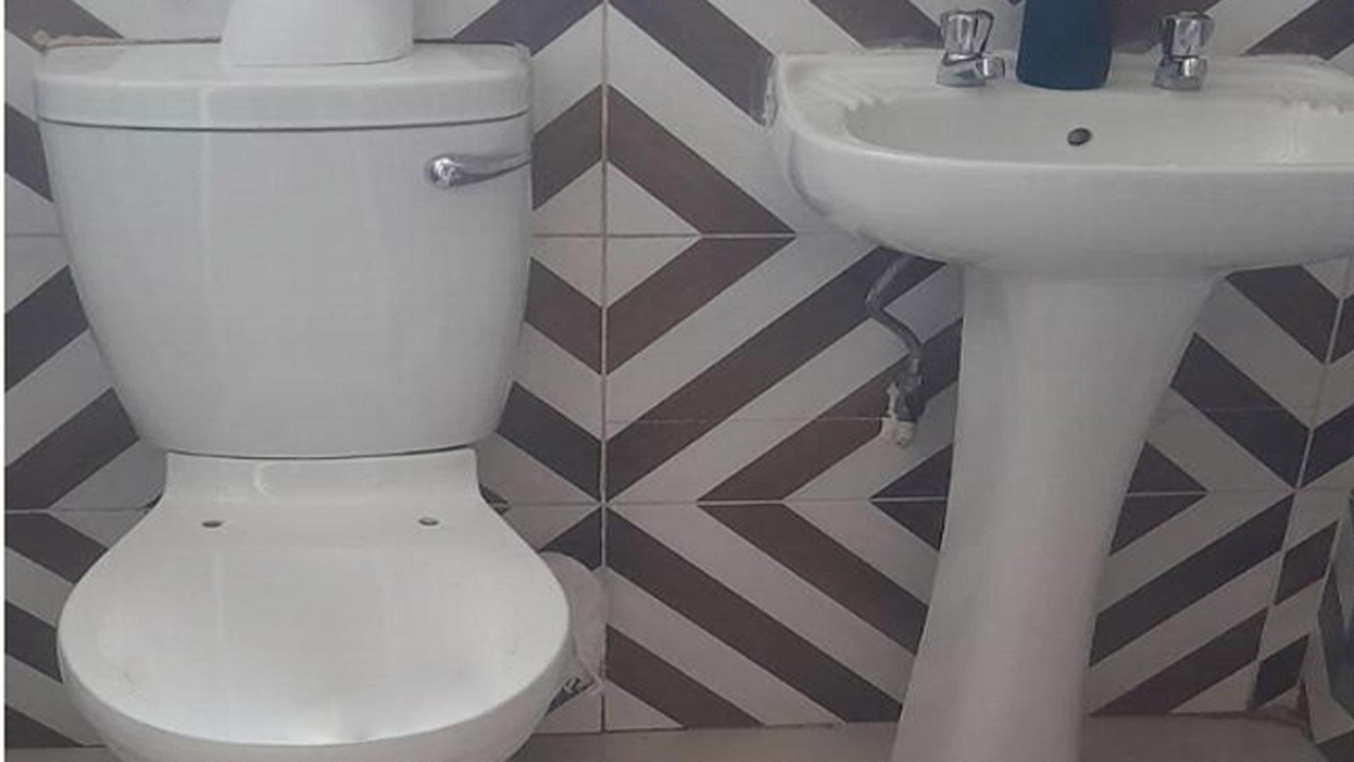 Bathroom 1 of property in Lufhereng