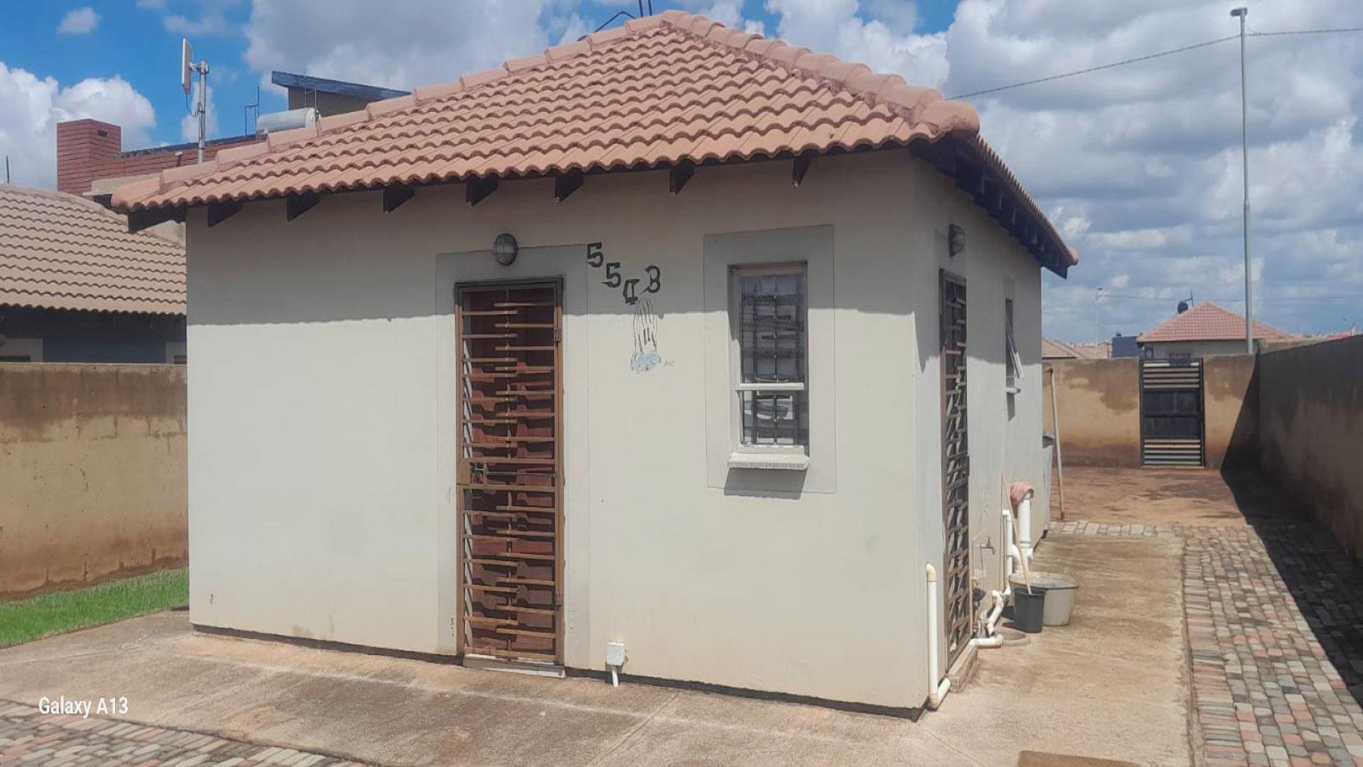 Front View of property in Lufhereng