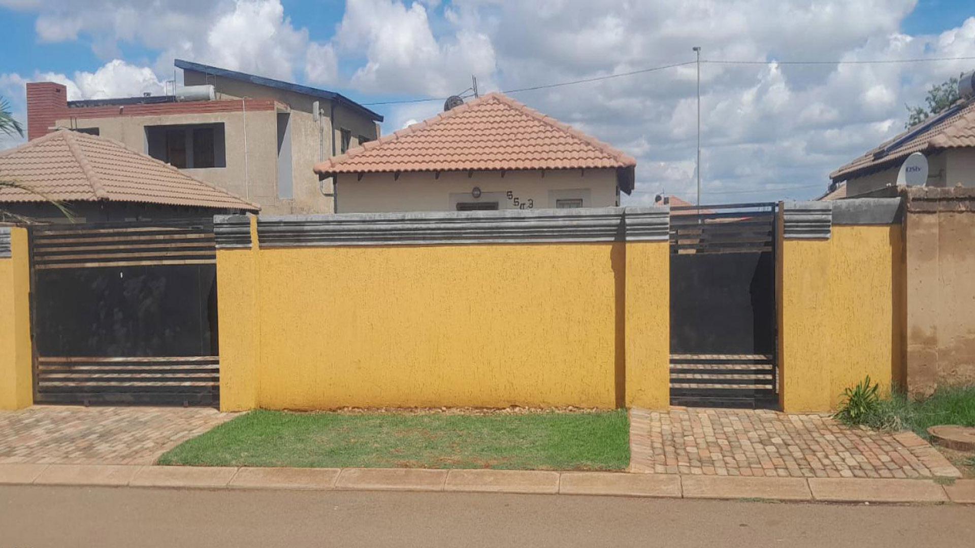 Front View of property in Lufhereng