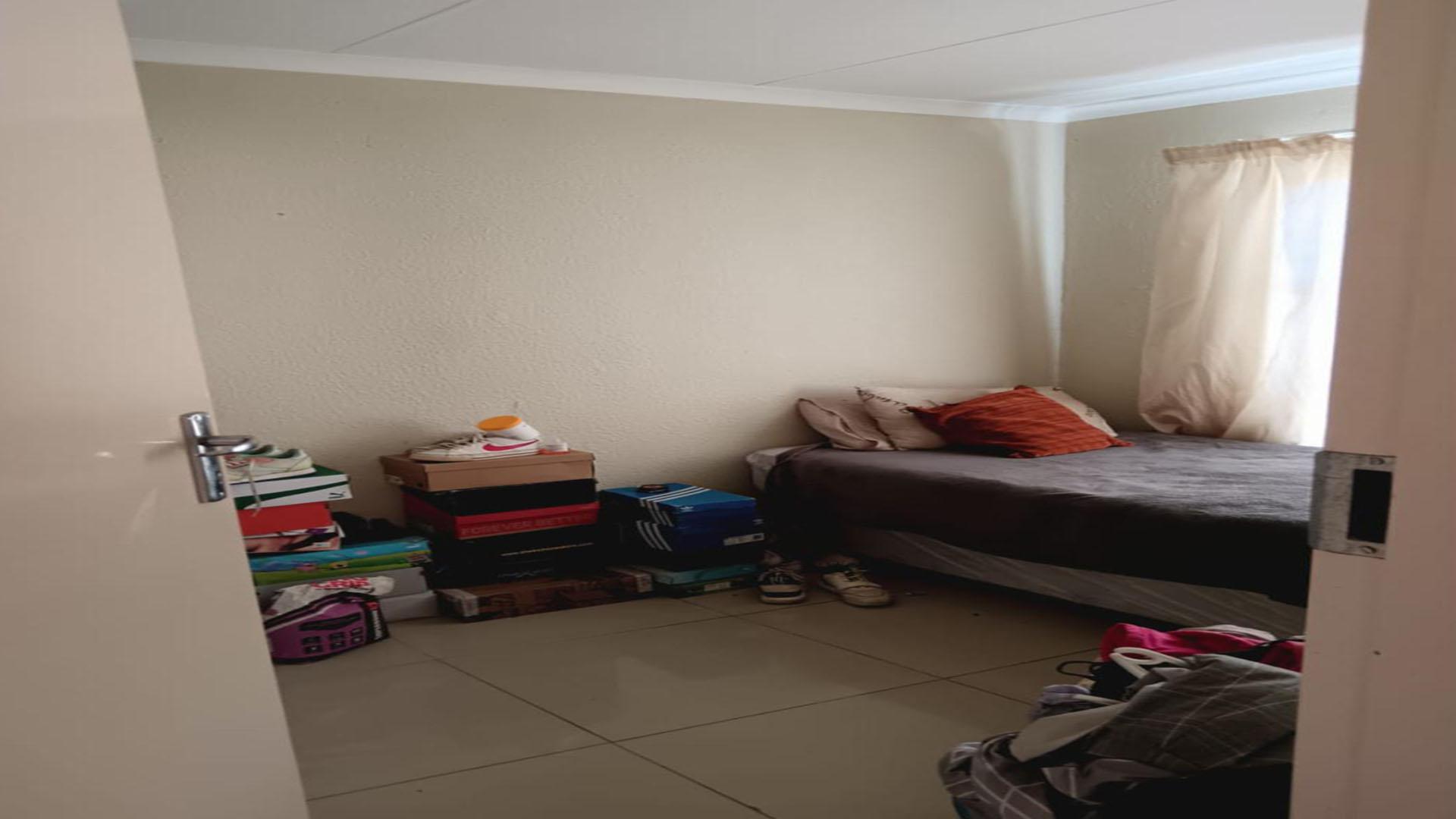 Bed Room 2 of property in Soshanguve East