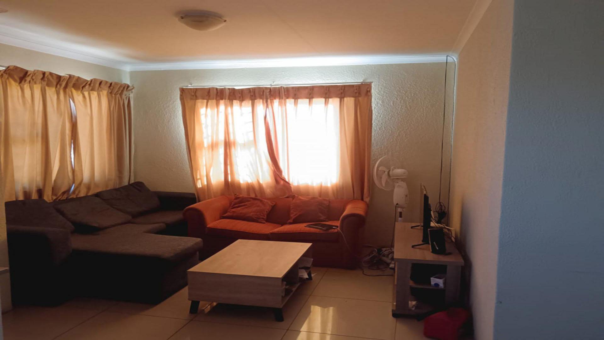 Lounges of property in Soshanguve East