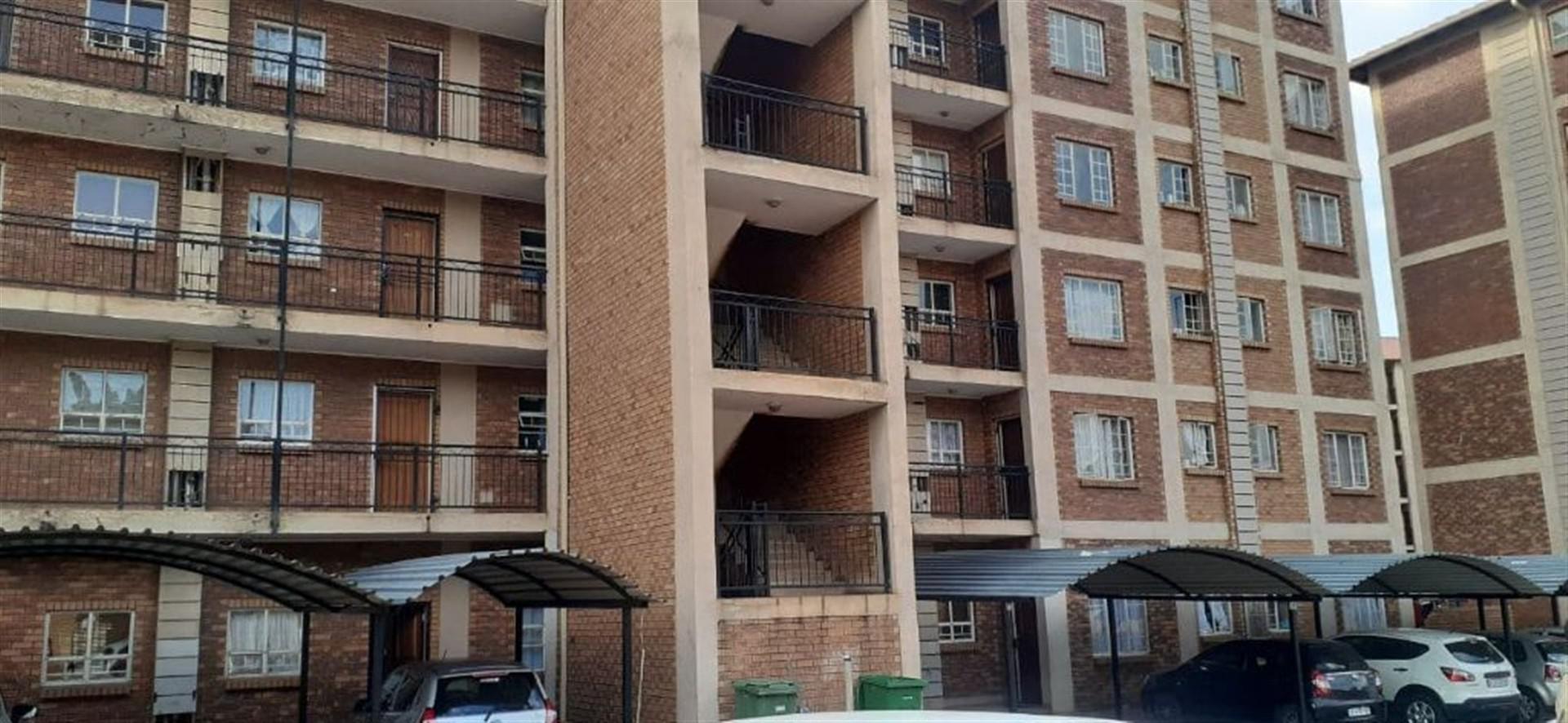 Front View of property in Karenpark