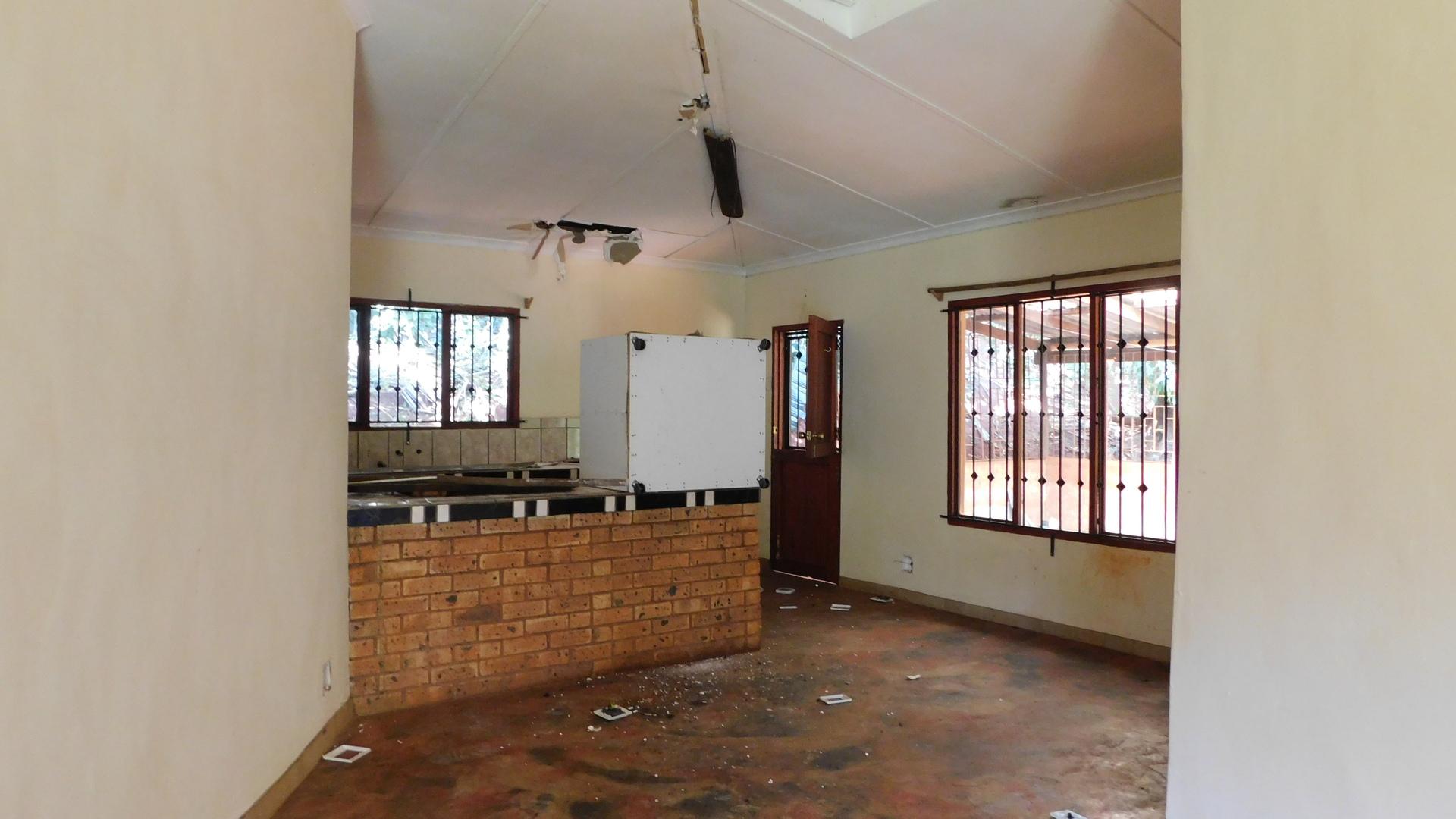 Kitchen - 13 square meters of property in Port Edward