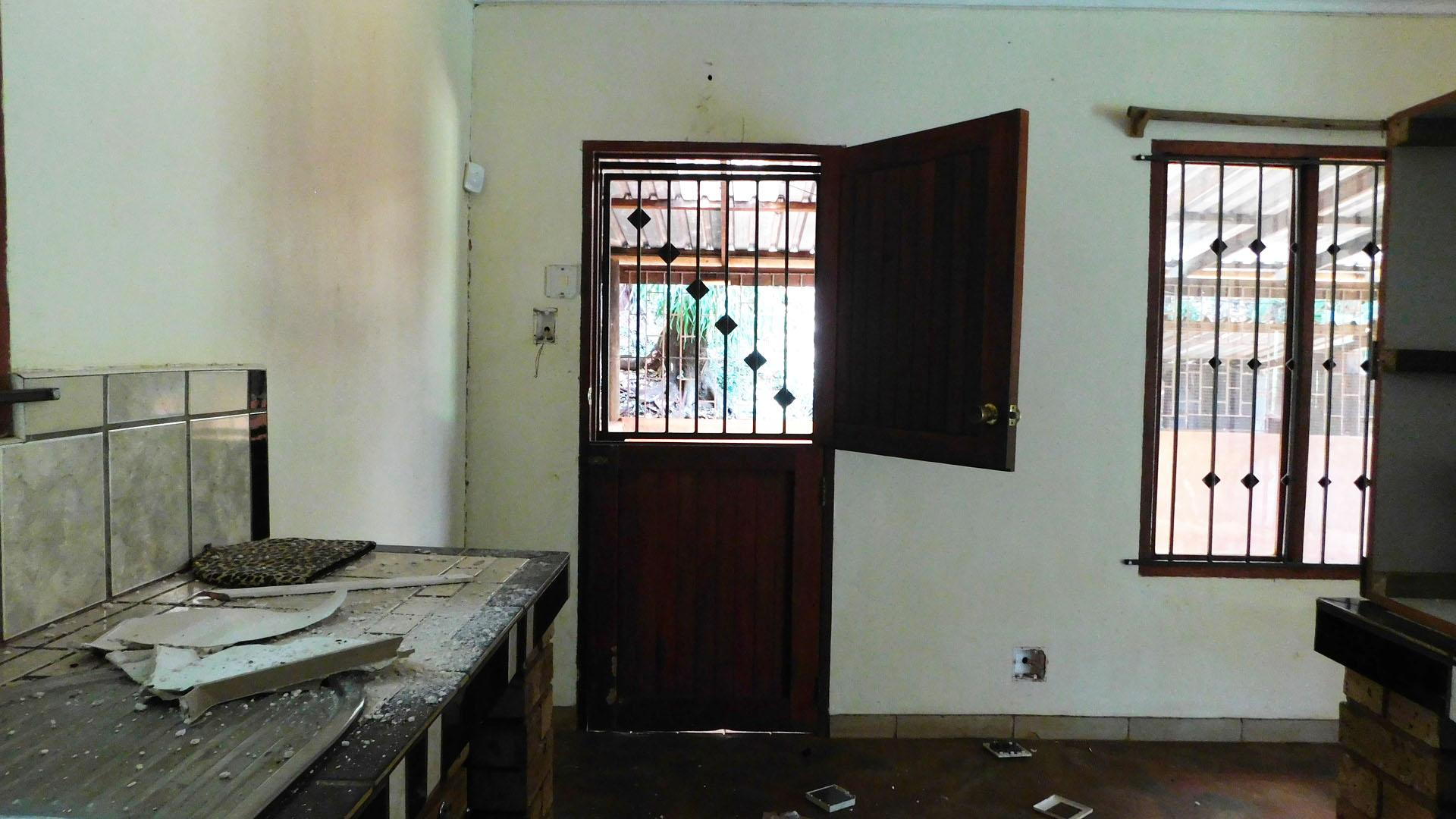 Kitchen - 13 square meters of property in Port Edward